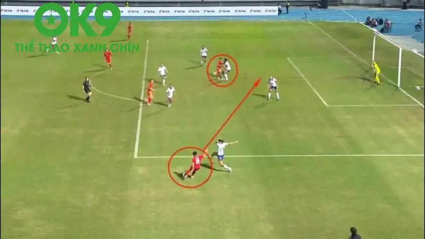 Trọng tài mắc lỗi sơ đẳng trong tình huống Bích Thùy đánh đầu ghi bàn cho ĐT nữ Việt Nam